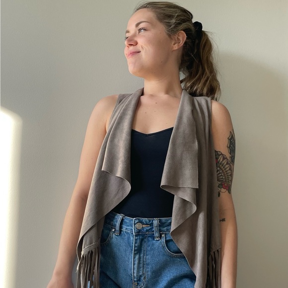 Fringe Vest - Picture 3 of 3